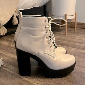 Black and White Platform Healed Boots, SIZE 7